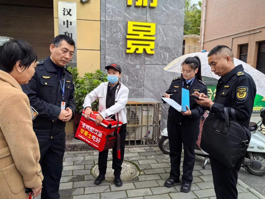 發(fā)現(xiàn)食品安全問(wèn)題120條！漢中8戶商家被當(dāng)場(chǎng)處罰