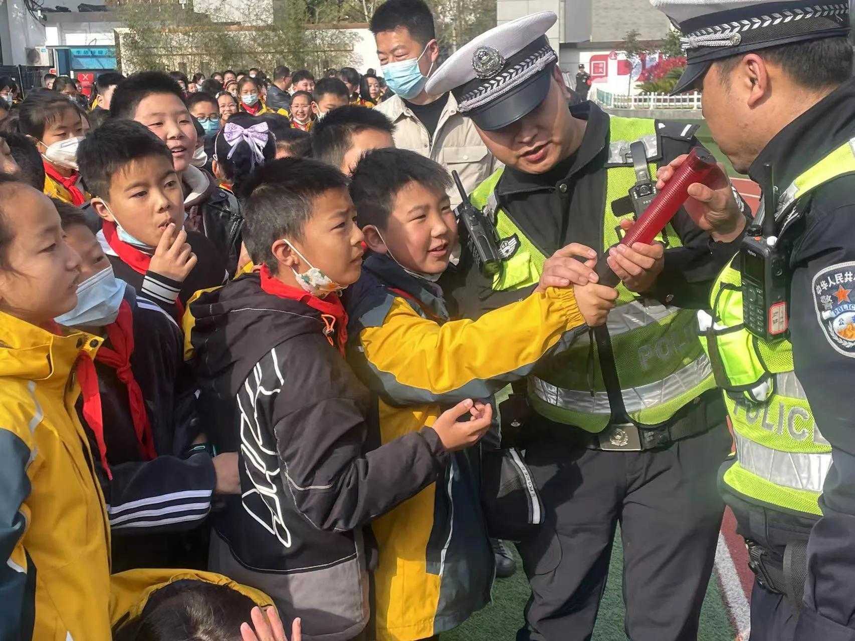 【全國中小學(xué)生安全教育日】漢中交警一大隊開講啦！