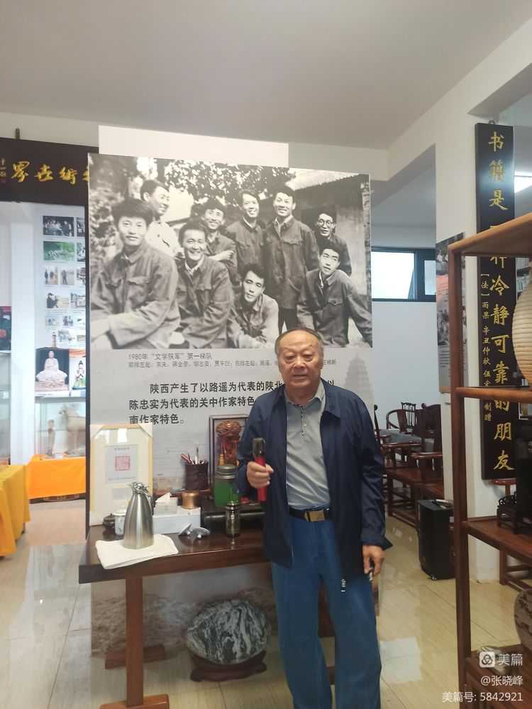 漢中老年大學(xué)詩(shī)詞學(xué)會(huì)參訪王蓬文學(xué)館紀(jì)實(shí)