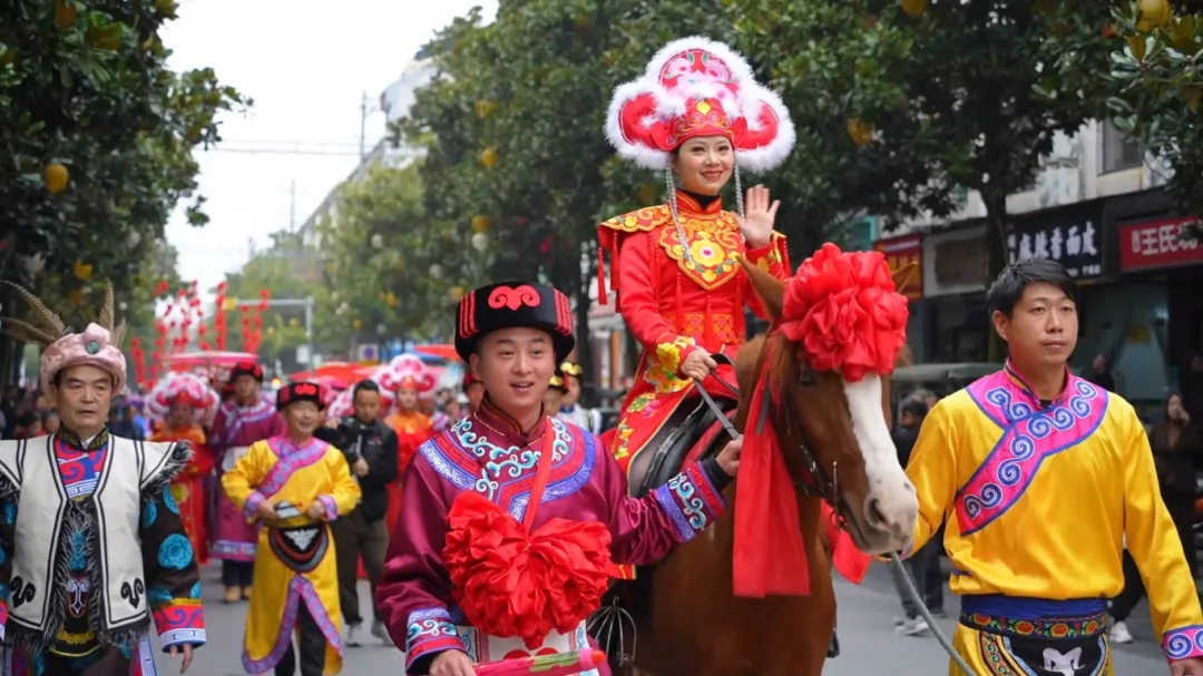 寧強(qiáng)“情定羌州·緣來(lái)是你”大型羌族集體婚禮浪漫開啟