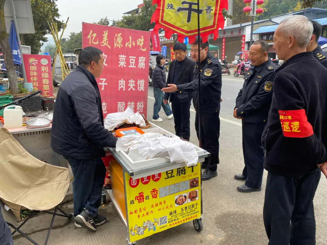發(fā)現(xiàn)食品安全問(wèn)題120條！漢中8戶商家被當(dāng)場(chǎng)處罰