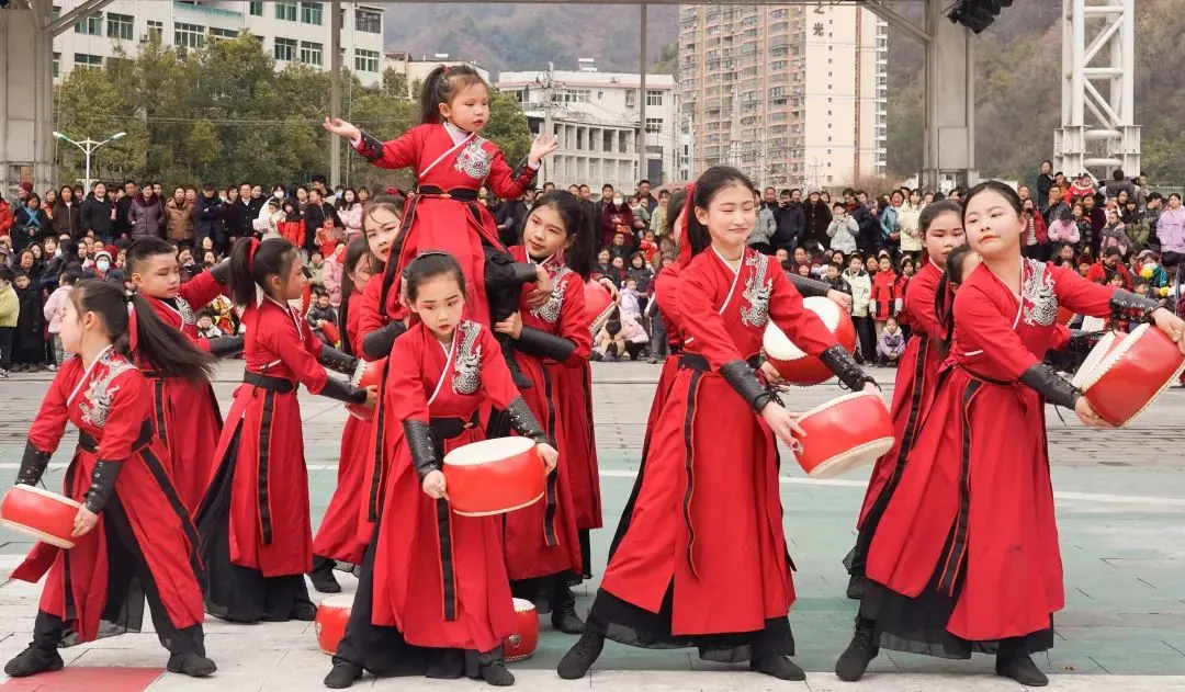 我們的節(jié)日·歡樂中國年丨鎮(zhèn)巴：民俗文化盛宴，同慶喜樂新春！