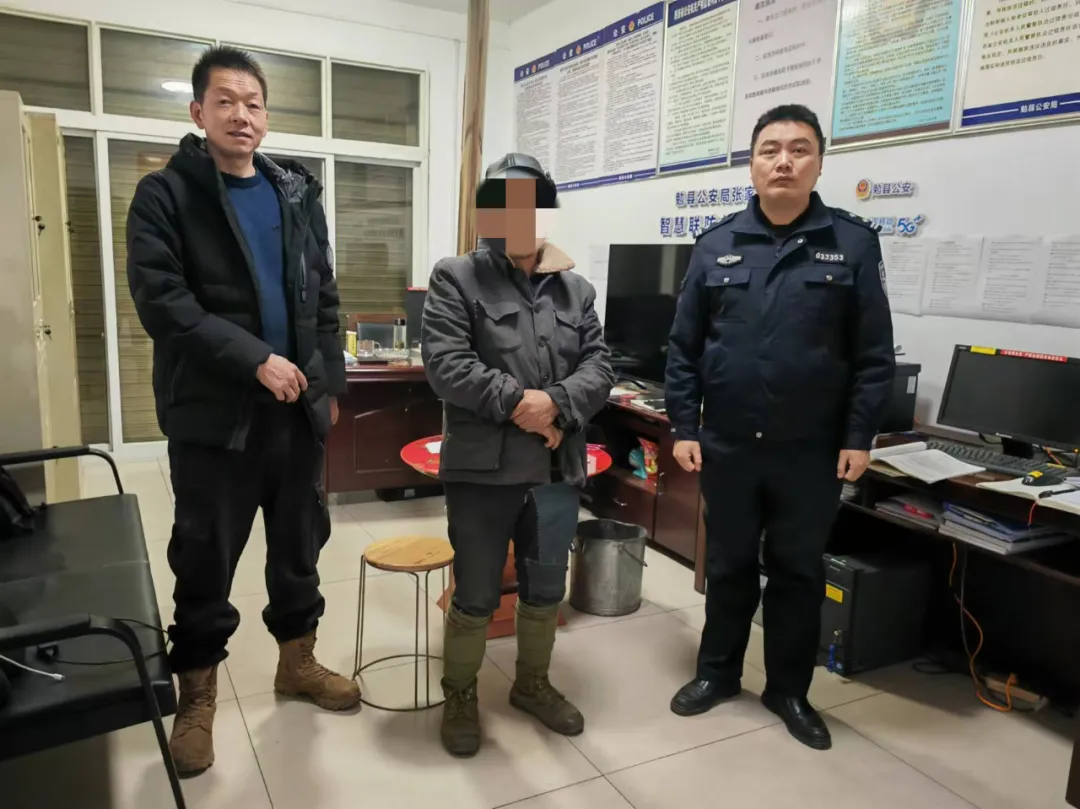 漢中公安深夜救助老人！