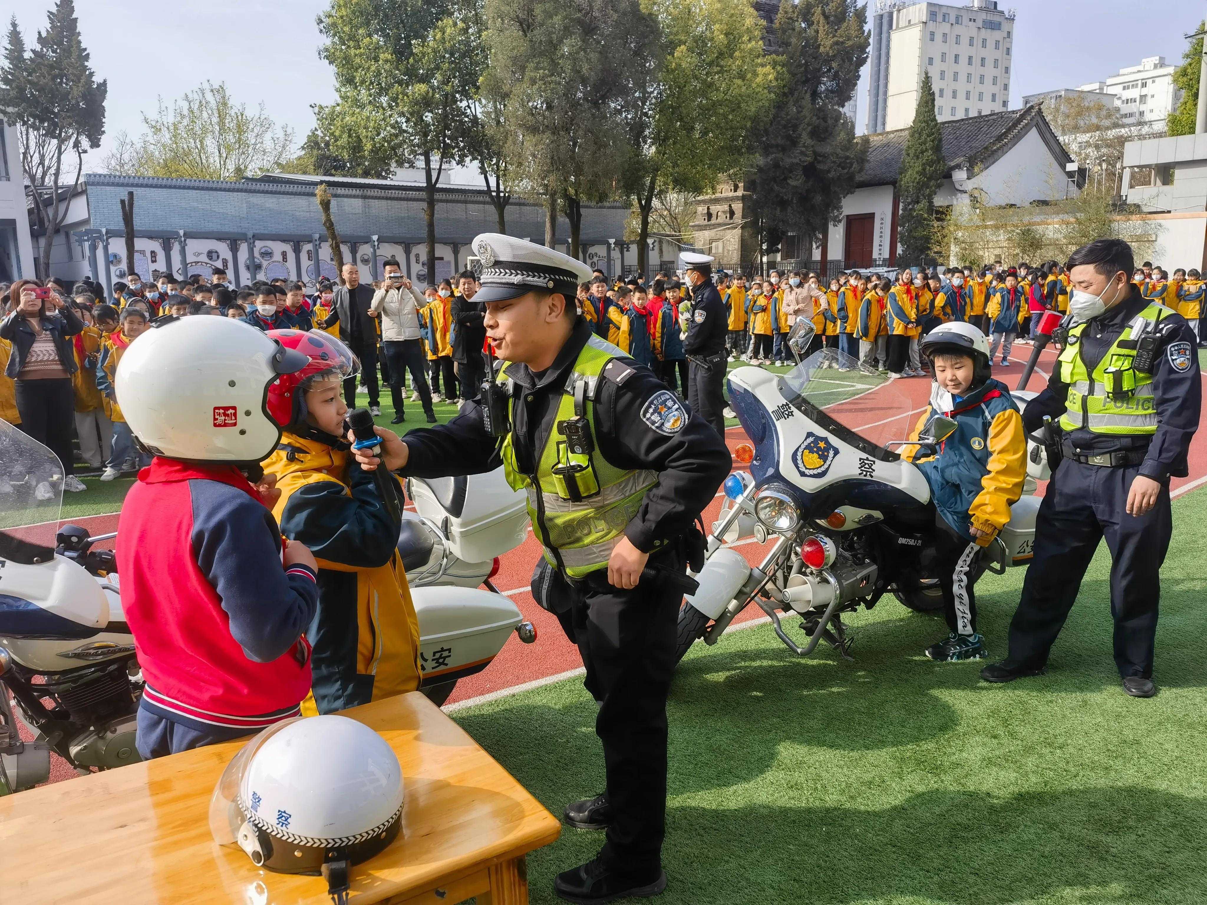 【全國中小學(xué)生安全教育日】漢中交警一大隊開講啦！