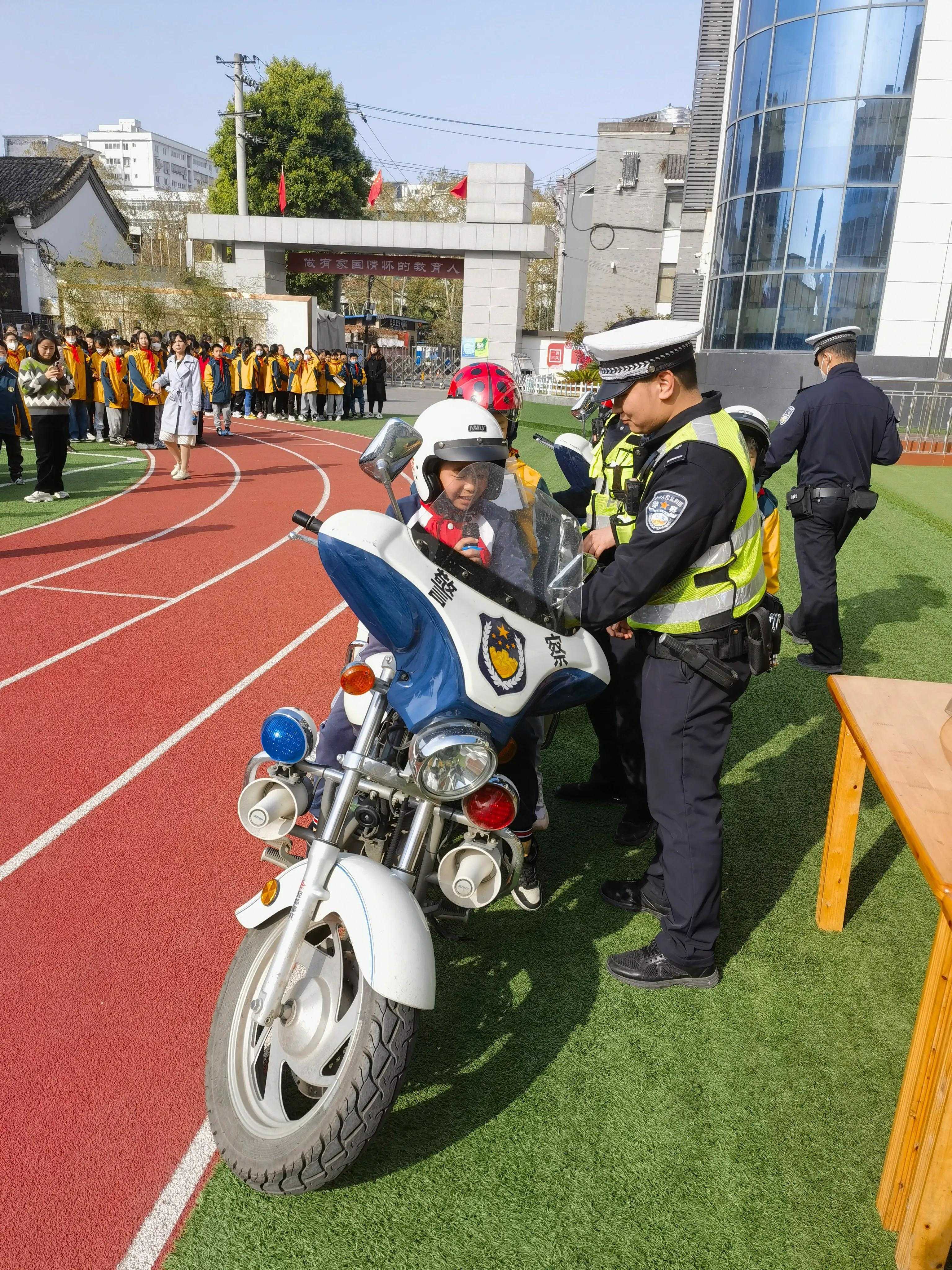 【全國中小學(xué)生安全教育日】漢中交警一大隊開講啦！