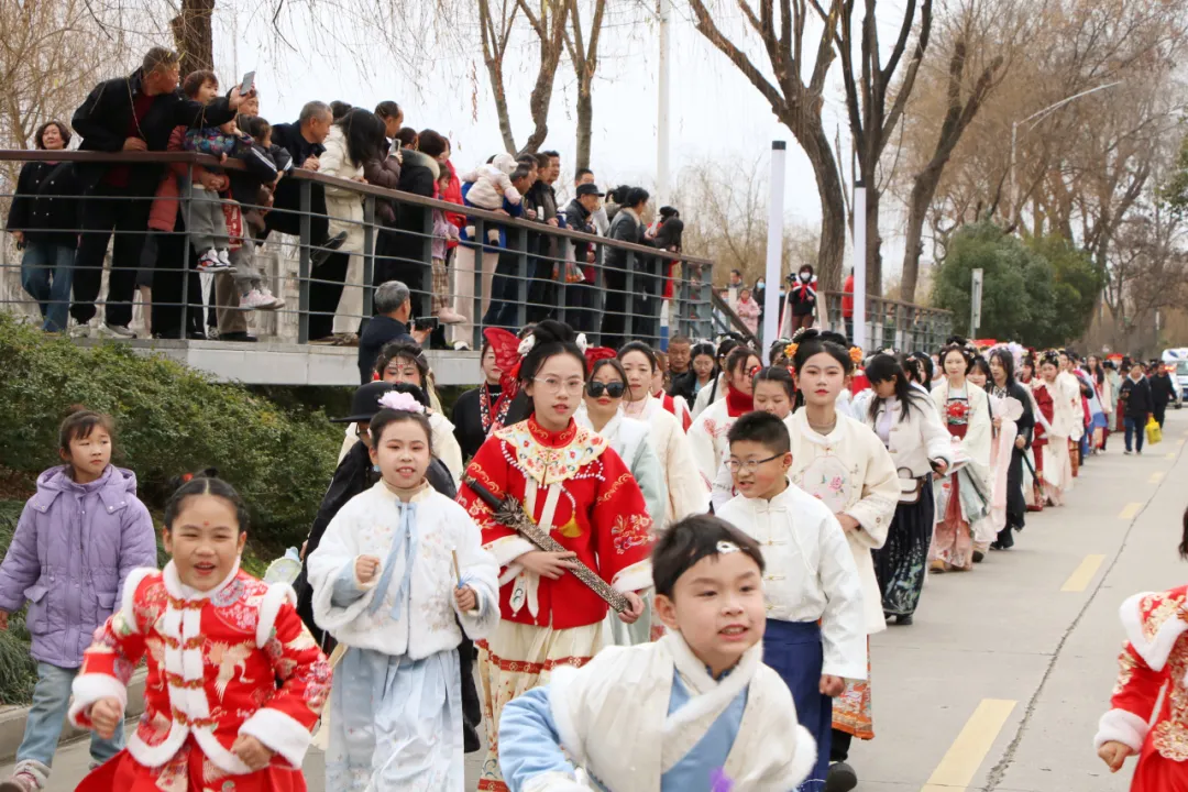我們的節(jié)日·歡樂中國年丨西鄉(xiāng)：漢服巡游！太！驚！艷！