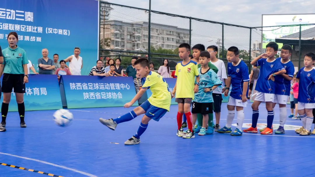 助力文明創(chuàng)建！漢中3V3街頭足球挑戰(zhàn)賽正式開(kāi)賽 →