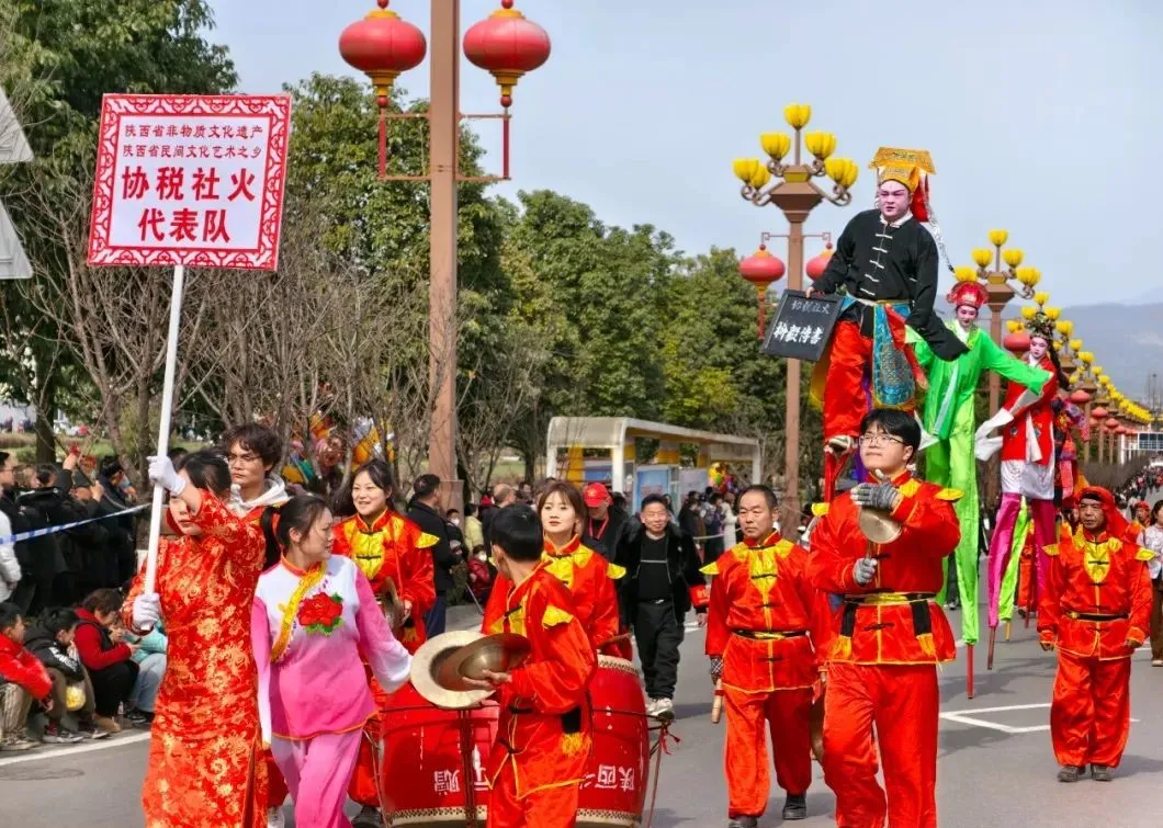 我們的節(jié)日·歡樂中國年丨南鄭社火娃娃登臺 千年民俗綻放新彩