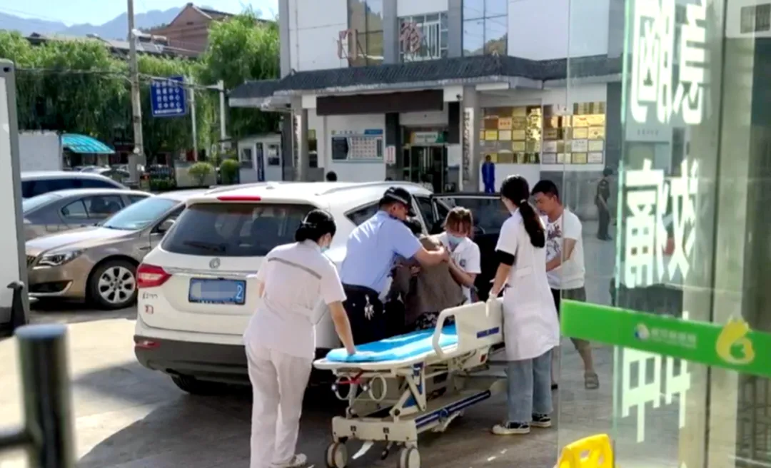 “別怕！跟著警車走，我們來開道”