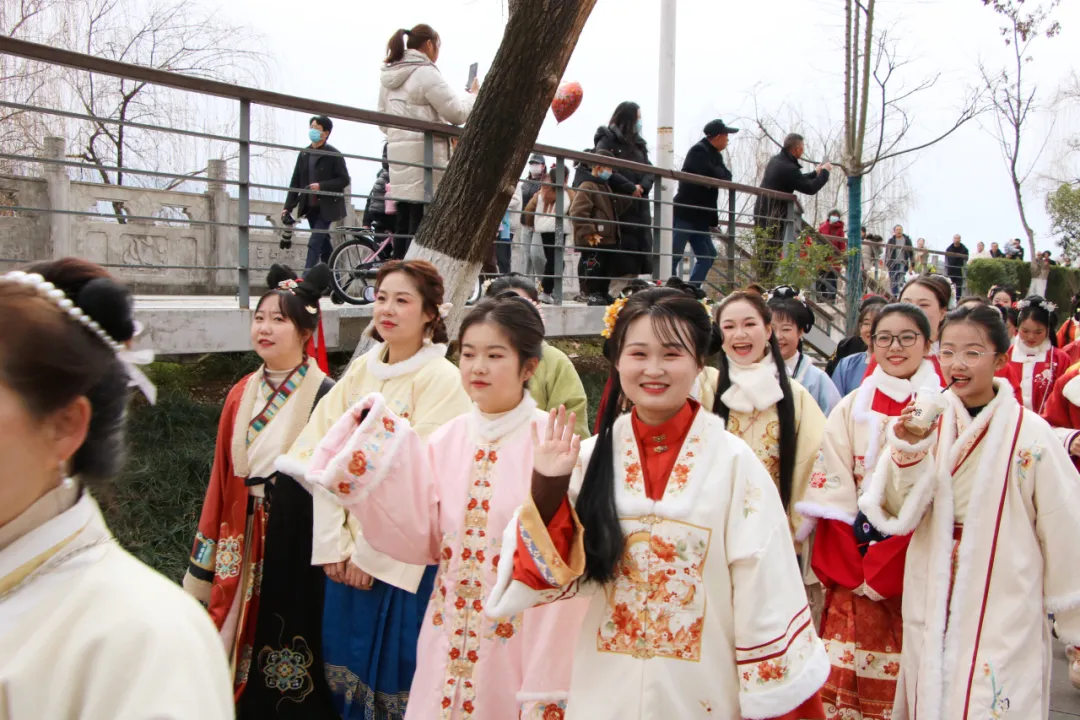 我們的節(jié)日·歡樂中國年丨西鄉(xiāng)：漢服巡游！太！驚！艷！