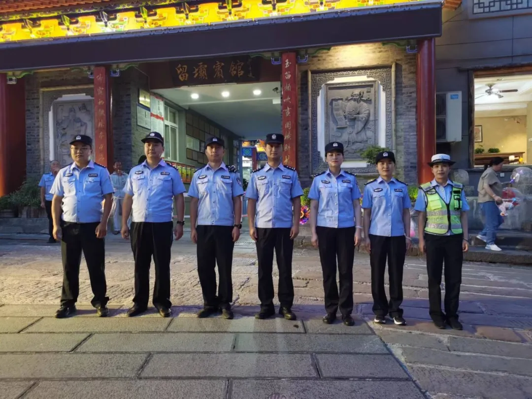 留壩縣公安局“五強(qiáng)化”扎實(shí)開展夏夜治安巡查宣防集中統(tǒng)一行動(dòng)
