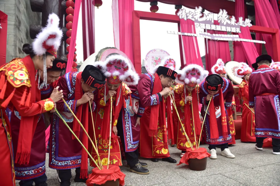 寧強(qiáng)“情定羌州·緣來(lái)是你”大型羌族集體婚禮浪漫開啟