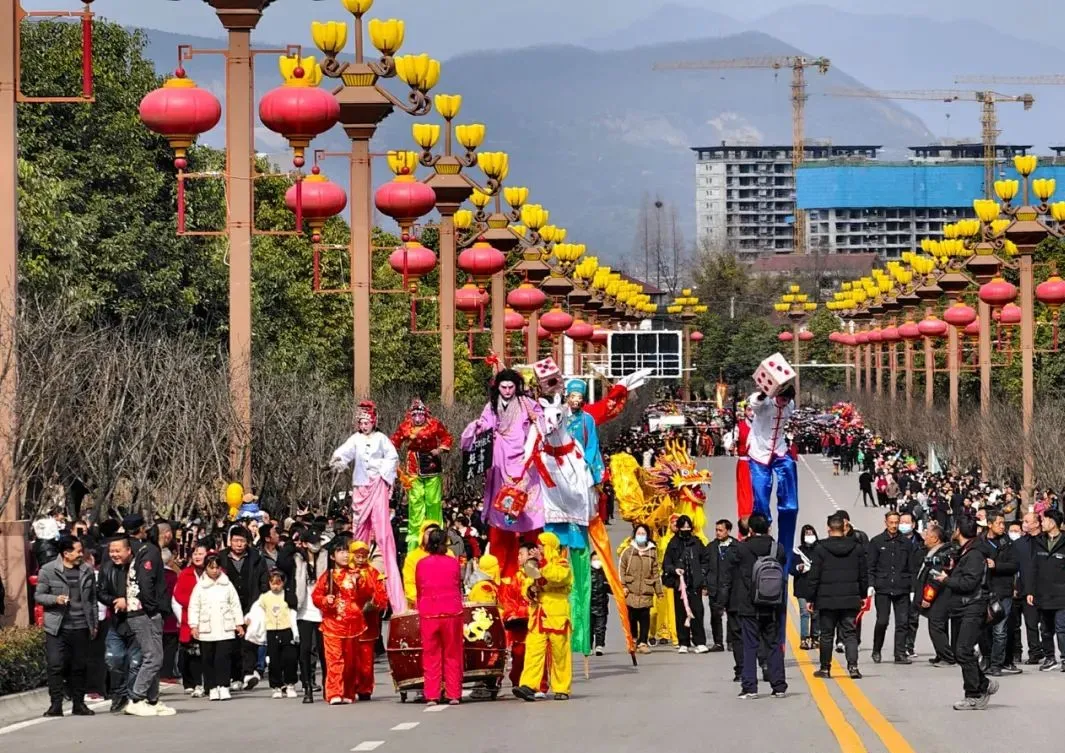 我們的節(jié)日·歡樂中國年丨南鄭社火娃娃登臺 千年民俗綻放新彩