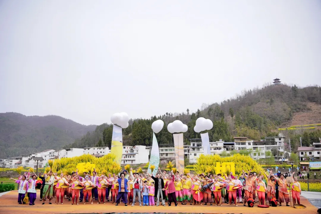 清明打卡黎壩，看《風(fēng)起巴山》，賞限定花海
