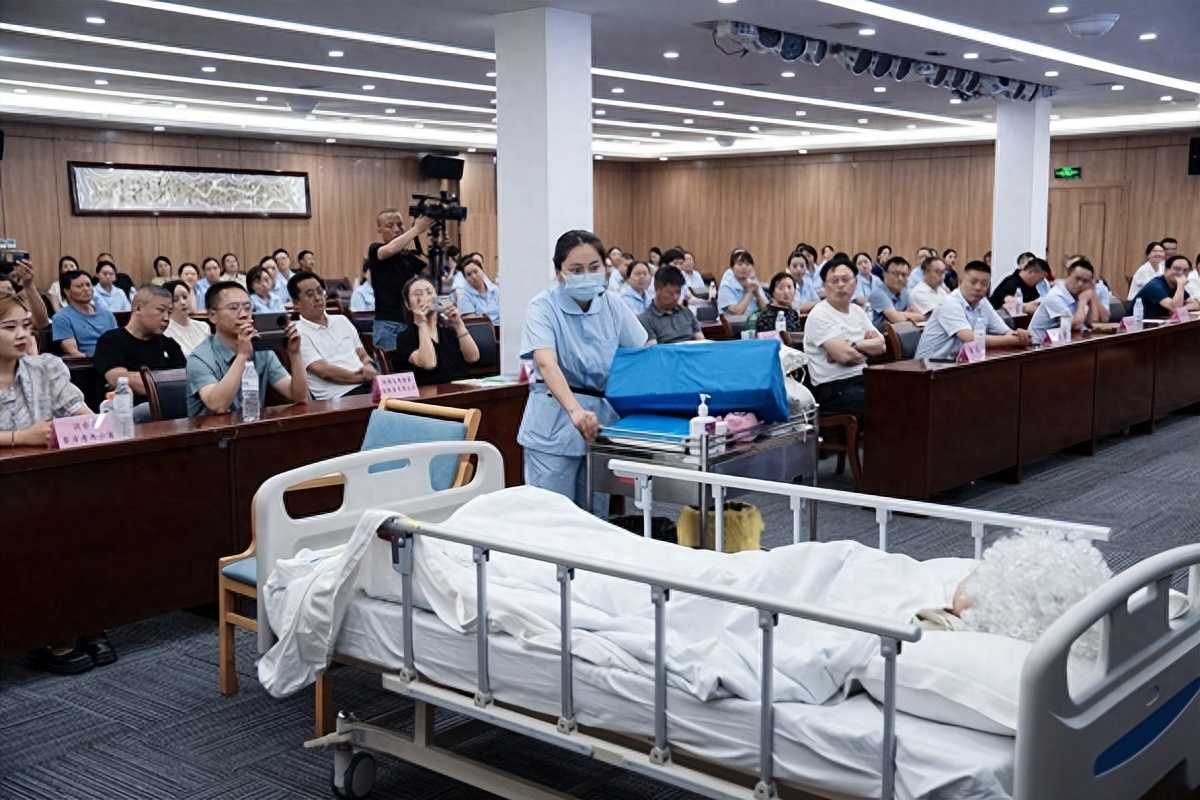 漢中市第四屆養(yǎng)老護(hù)理員職業(yè)技能大賽成功舉辦