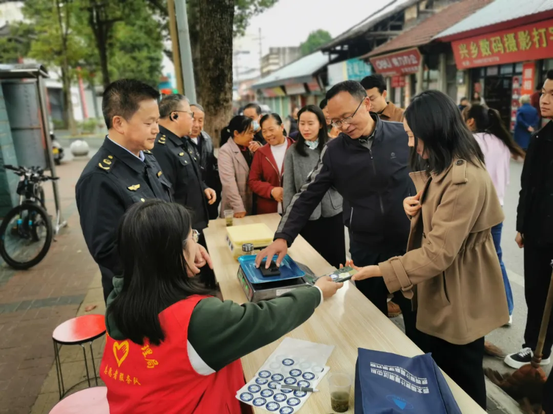 發(fā)現(xiàn)食品安全問(wèn)題120條！漢中8戶商家被當(dāng)場(chǎng)處罰