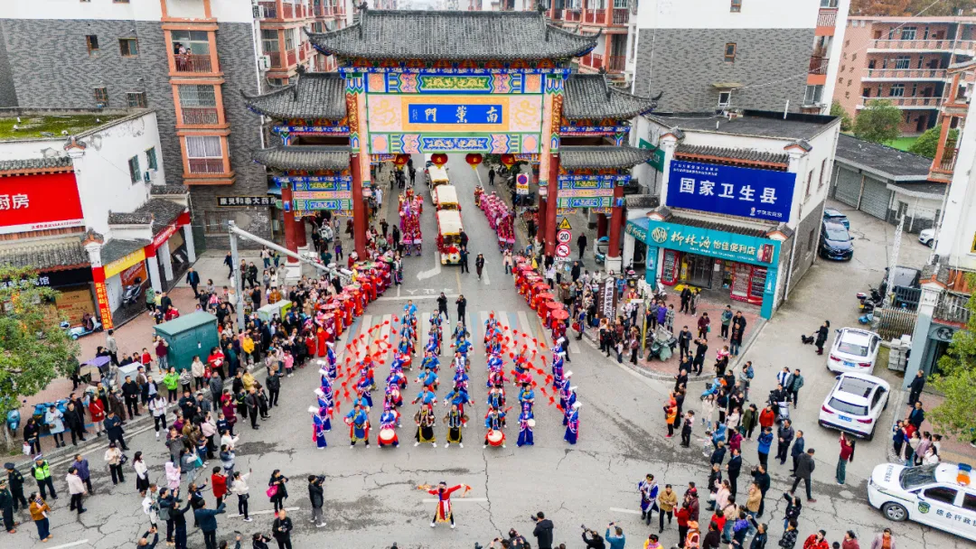 寧強(qiáng)“情定羌州·緣來(lái)是你”大型羌族集體婚禮浪漫開啟