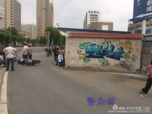 自建活動(dòng)板房修上了非機(jī)動(dòng)車道，漢中交警：拆！
