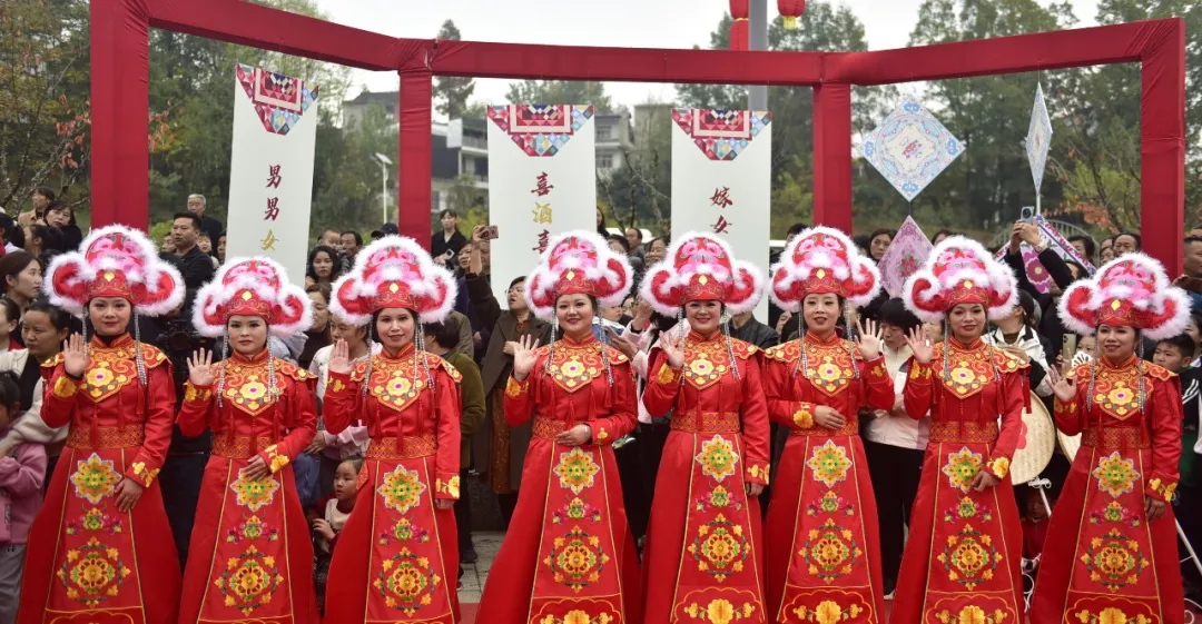 寧強(qiáng)“情定羌州·緣來(lái)是你”大型羌族集體婚禮浪漫開啟