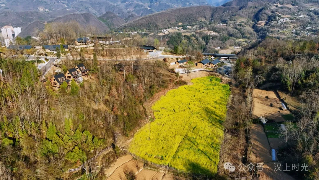 看巴山云海，住獨(dú)棟小院。走進(jìn)鎮(zhèn)巴歡喜山，把自己住在風(fēng)景里。