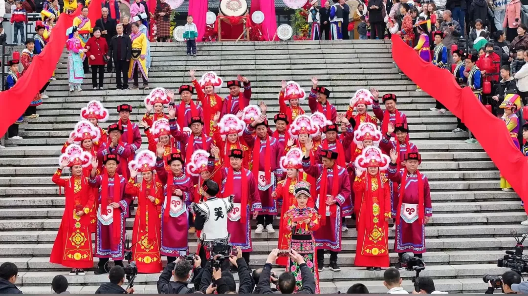 寧強(qiáng)“情定羌州·緣來(lái)是你”大型羌族集體婚禮浪漫開啟