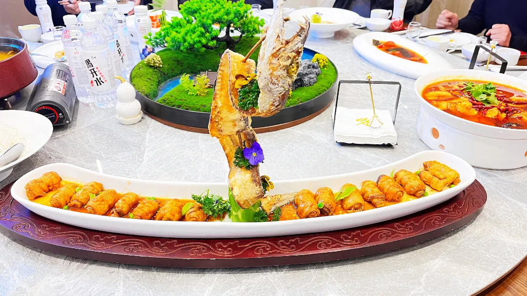 美食娛樂一站暢享，城固老街上的特色味道！