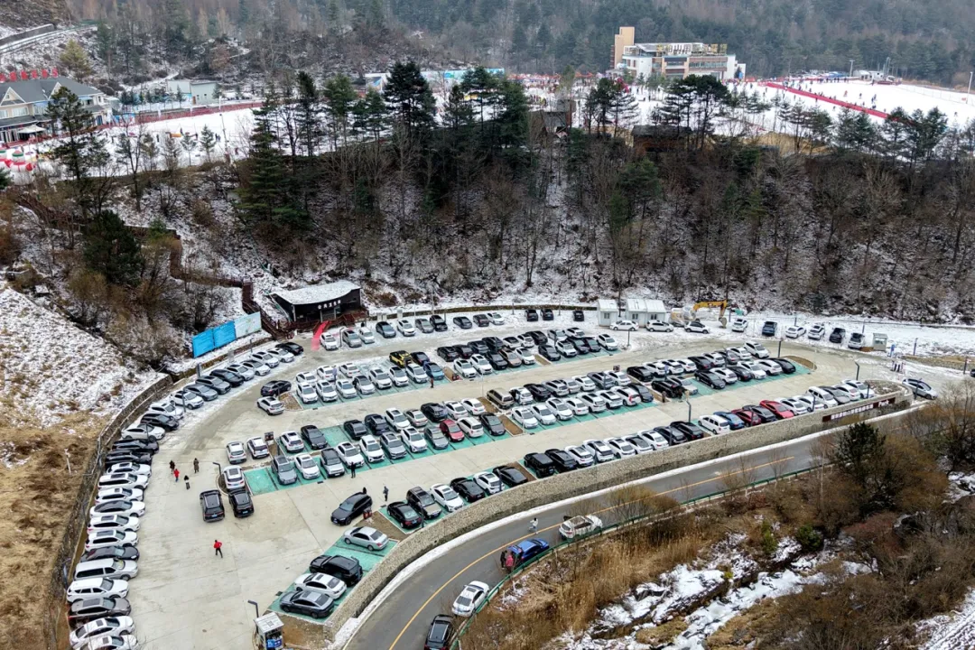 滑雪、戲雪、賞民俗！留壩景區(qū)“上才藝”