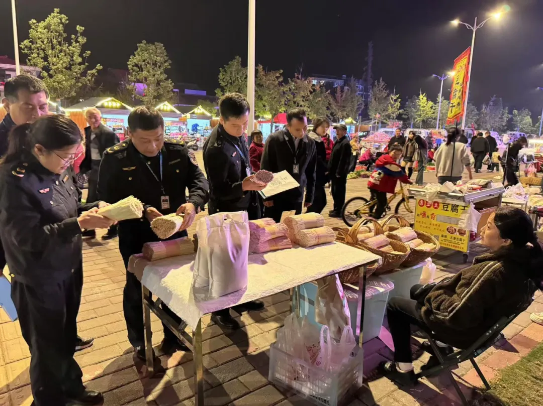 發(fā)現(xiàn)食品安全問(wèn)題120條！漢中8戶商家被當(dāng)場(chǎng)處罰