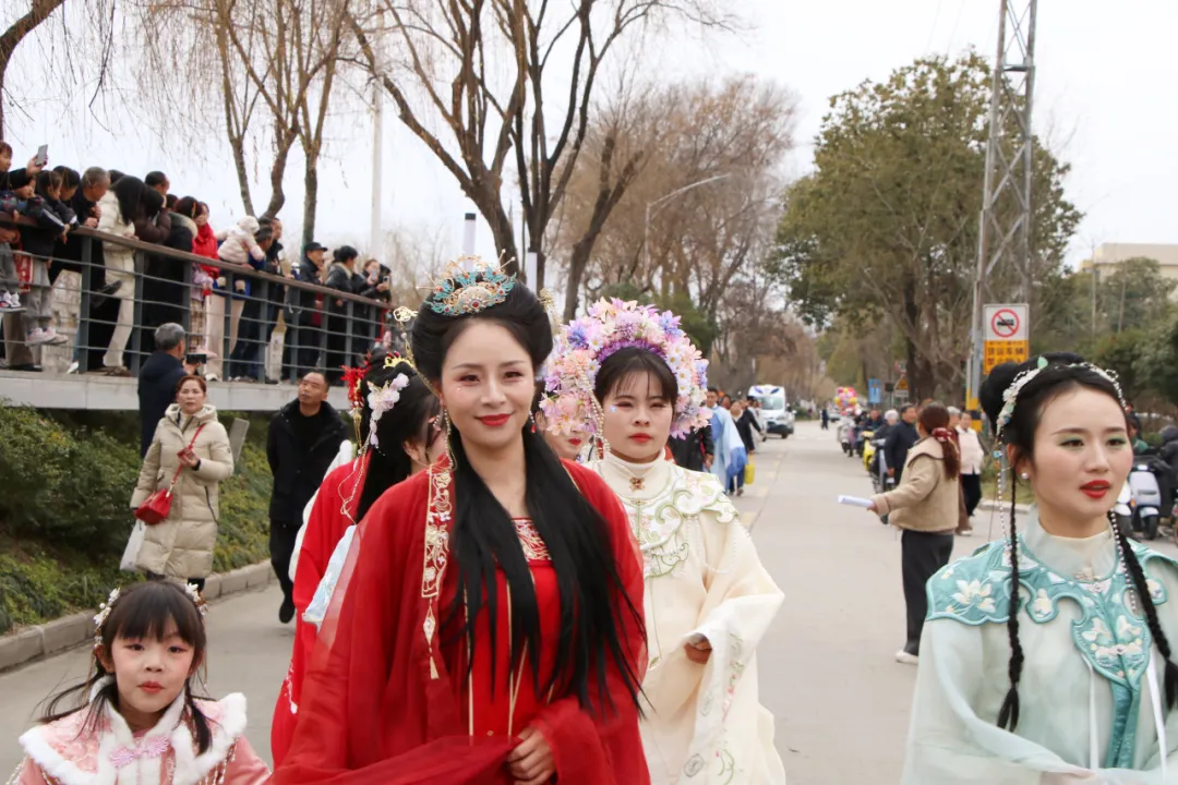 我們的節(jié)日·歡樂中國年丨西鄉(xiāng)：漢服巡游！太！驚！艷！