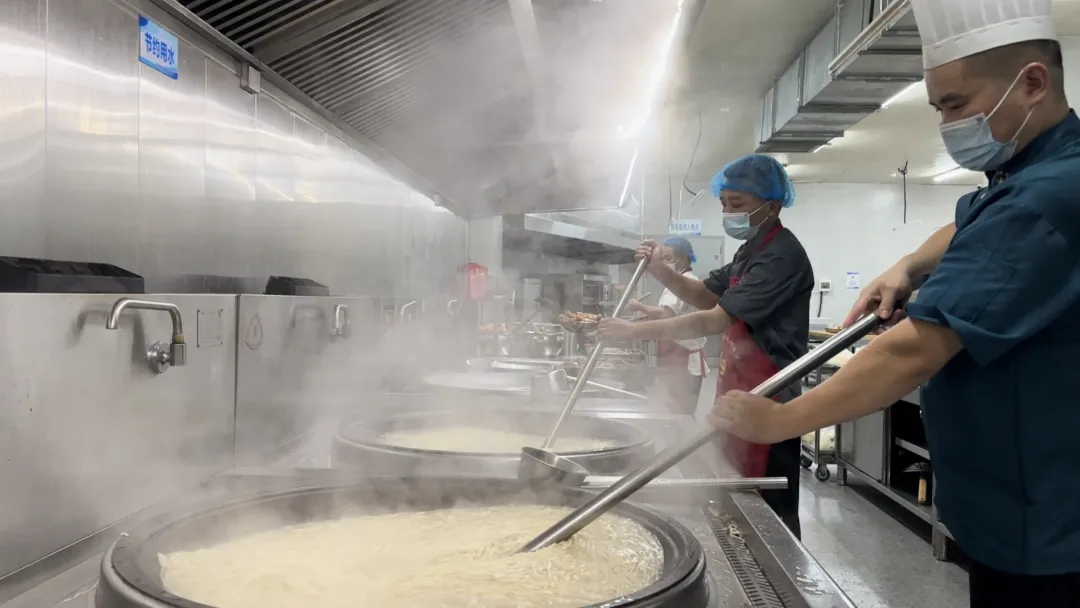 讓學生吃得好睡得香！漢中推進校內(nèi)午餐午休→