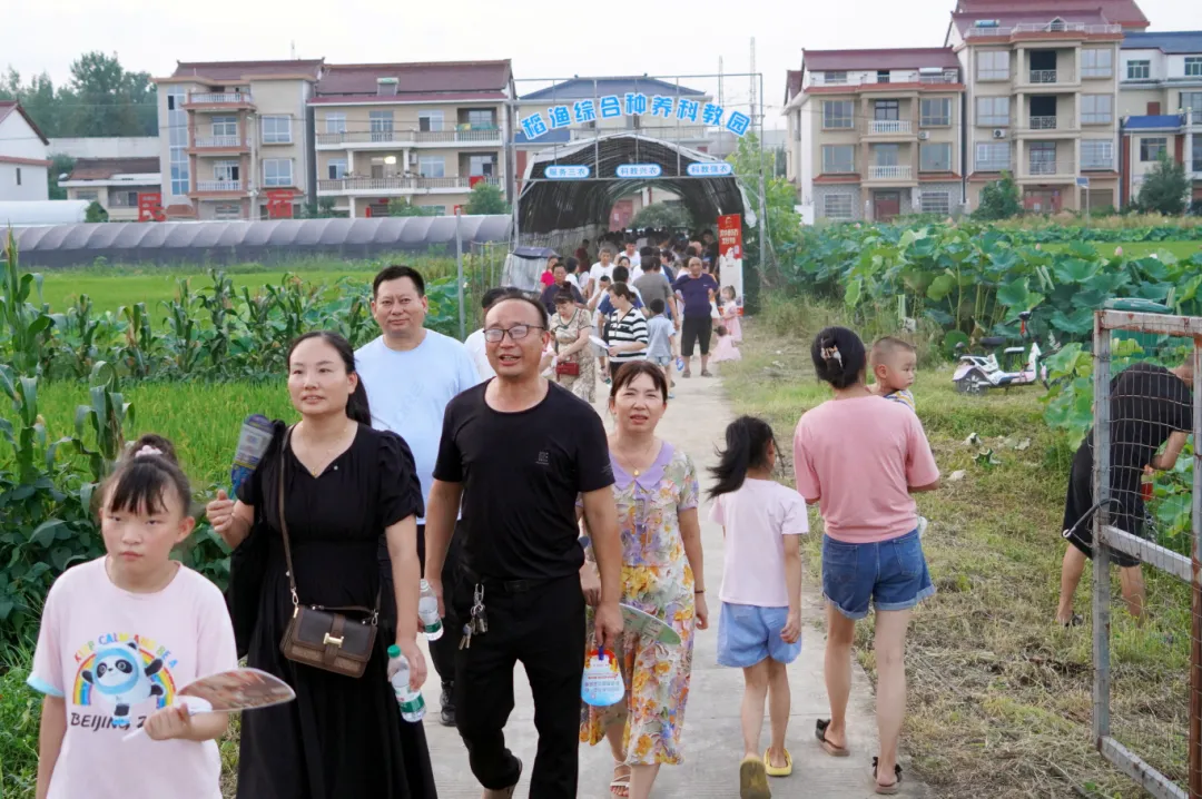 漢臺鋪鎮(zhèn)第三屆小龍蝦啤酒節(jié)開幕啦！嗨“啤”一“蝦”~