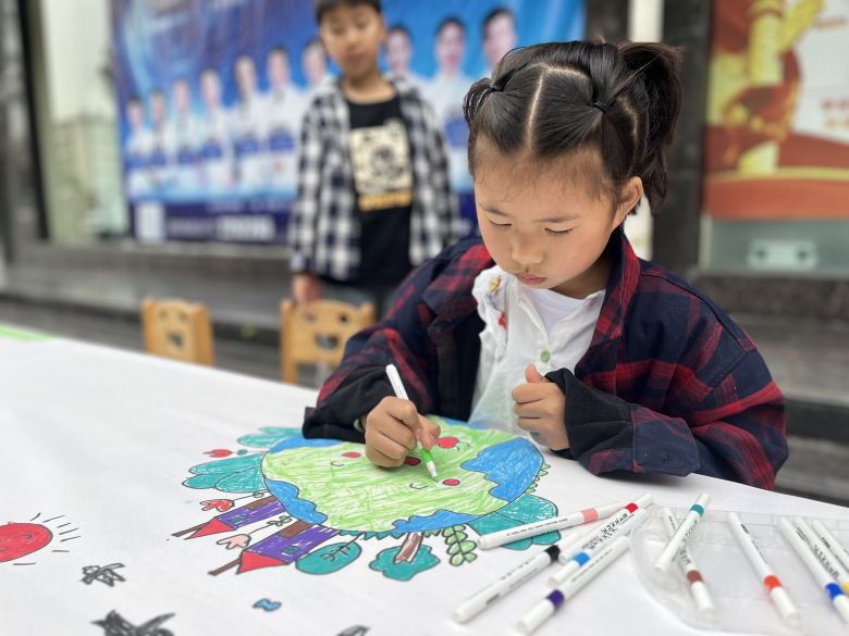 綠色節(jié)能，舊物換“新”生！ 漢中愛爾眼科醫(yī)院開展“世界地球日”系列活動插圖2