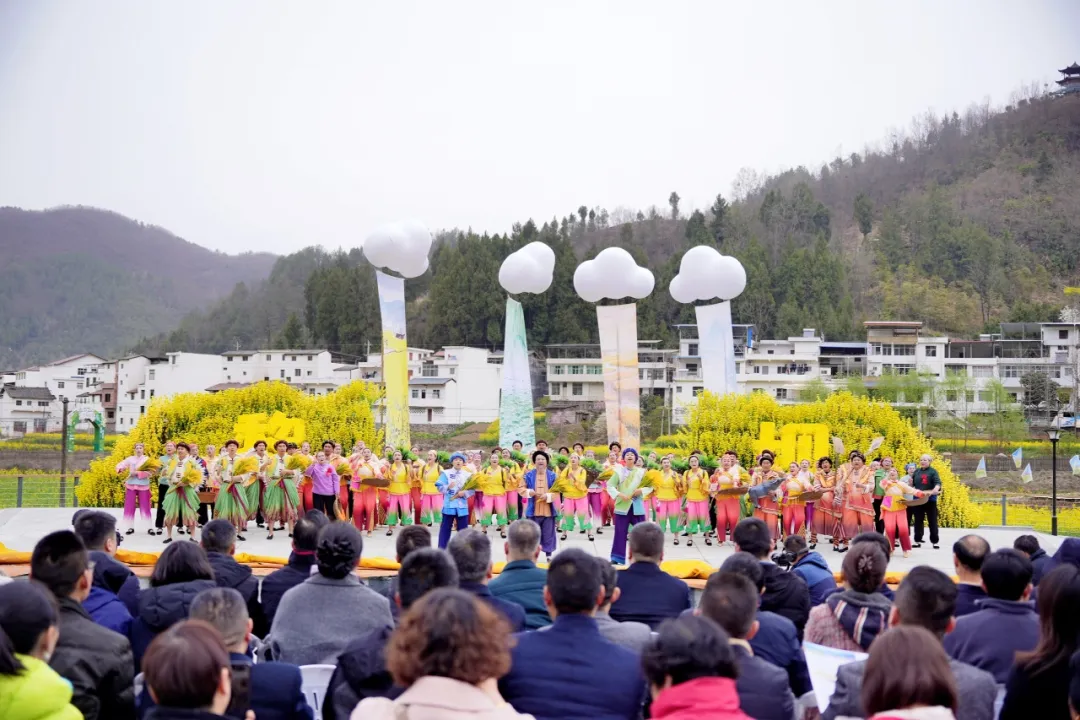 2025年全國春季“村晚”示范展示暨陜南民歌實景劇《風起巴山》首演圓滿落幕！