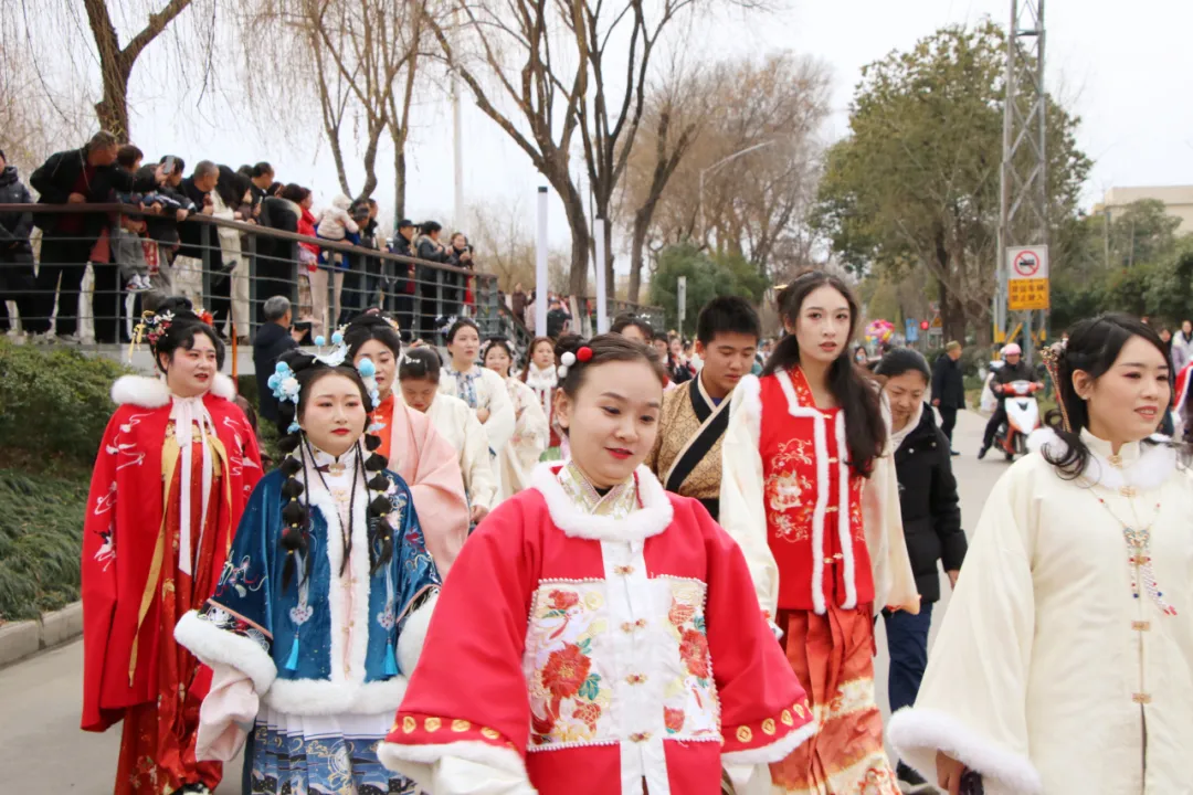 我們的節(jié)日·歡樂中國年丨西鄉(xiāng)：漢服巡游！太！驚！艷！