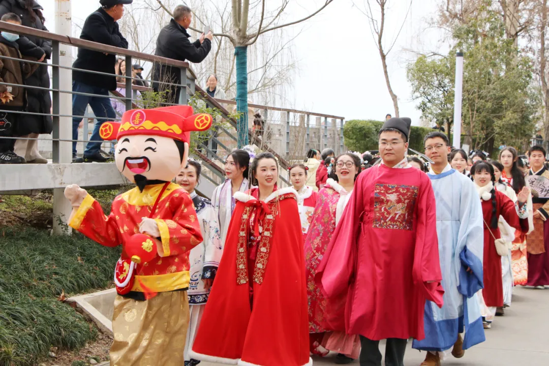 我們的節(jié)日·歡樂中國年丨西鄉(xiāng)：漢服巡游！太！驚！艷！