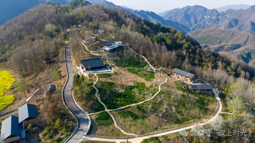 看巴山云海，住獨(dú)棟小院。走進(jìn)鎮(zhèn)巴歡喜山，把自己住在風(fēng)景里。