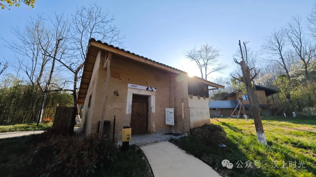 看巴山云海，住獨(dú)棟小院。走進(jìn)鎮(zhèn)巴歡喜山，把自己住在風(fēng)景里。