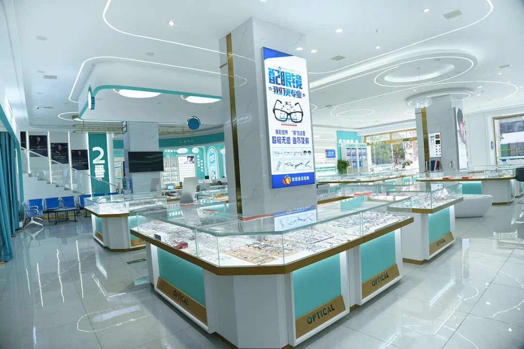愛在“三八” 漢中御目金方眼鏡店推出教師免費配鏡活動