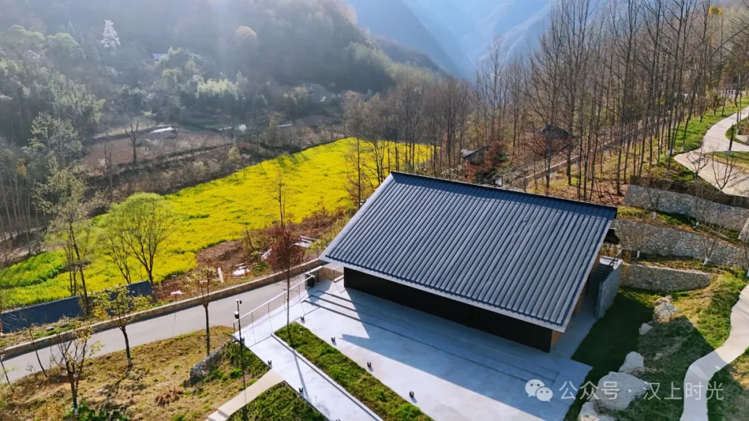 看巴山云海，住獨(dú)棟小院。走進(jìn)鎮(zhèn)巴歡喜山，把自己住在風(fēng)景里。