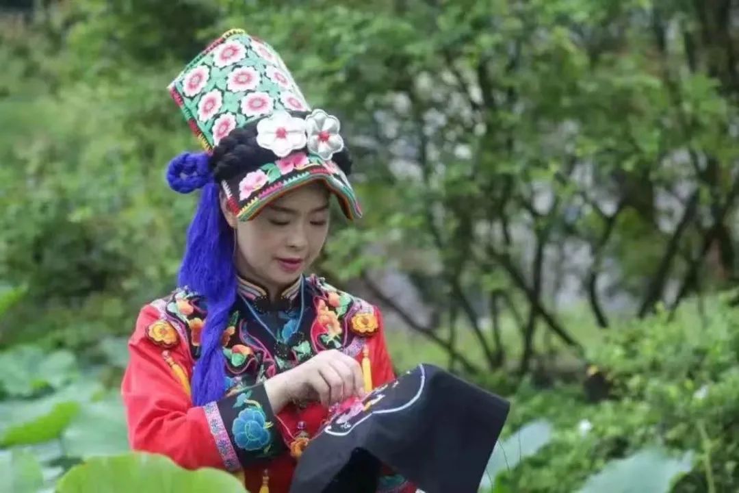 寧強羌族刺繡傳承人王小琴：云朵上“守藝”，讓非遺走出大山