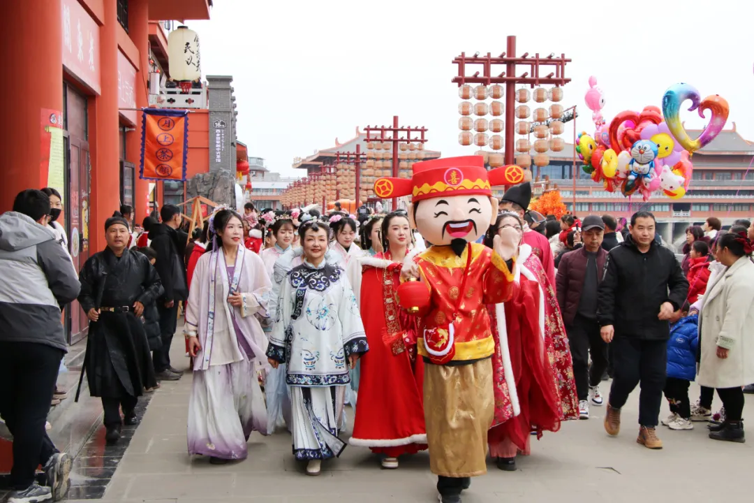 我們的節(jié)日·歡樂中國年丨西鄉(xiāng)：漢服巡游！太！驚！艷！