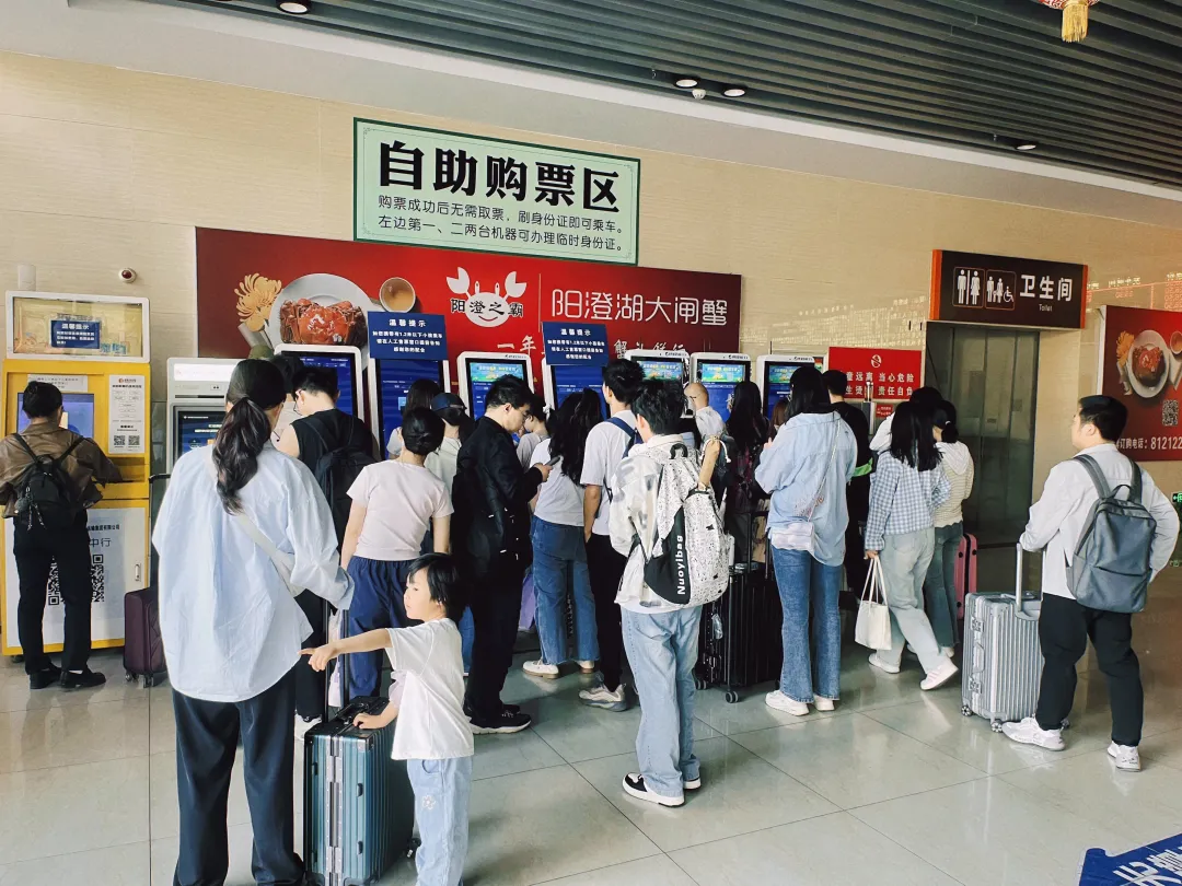 漢臺：交通部門聯(lián)動“護航” “五一”返程高峰平穩(wěn)有序