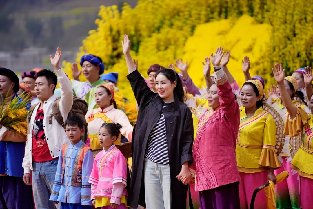 2025年全國春季“村晚”示范展示暨陜南民歌實景劇《風起巴山》首演圓滿落幕！