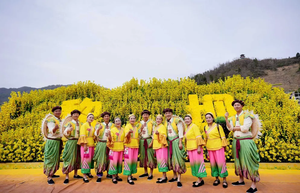 清明打卡黎壩，看《風(fēng)起巴山》，賞限定花海