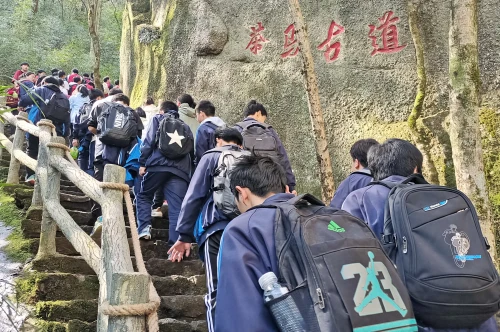 寧強漢江源景區(qū)成功舉辦千人主題研學(xué)活動