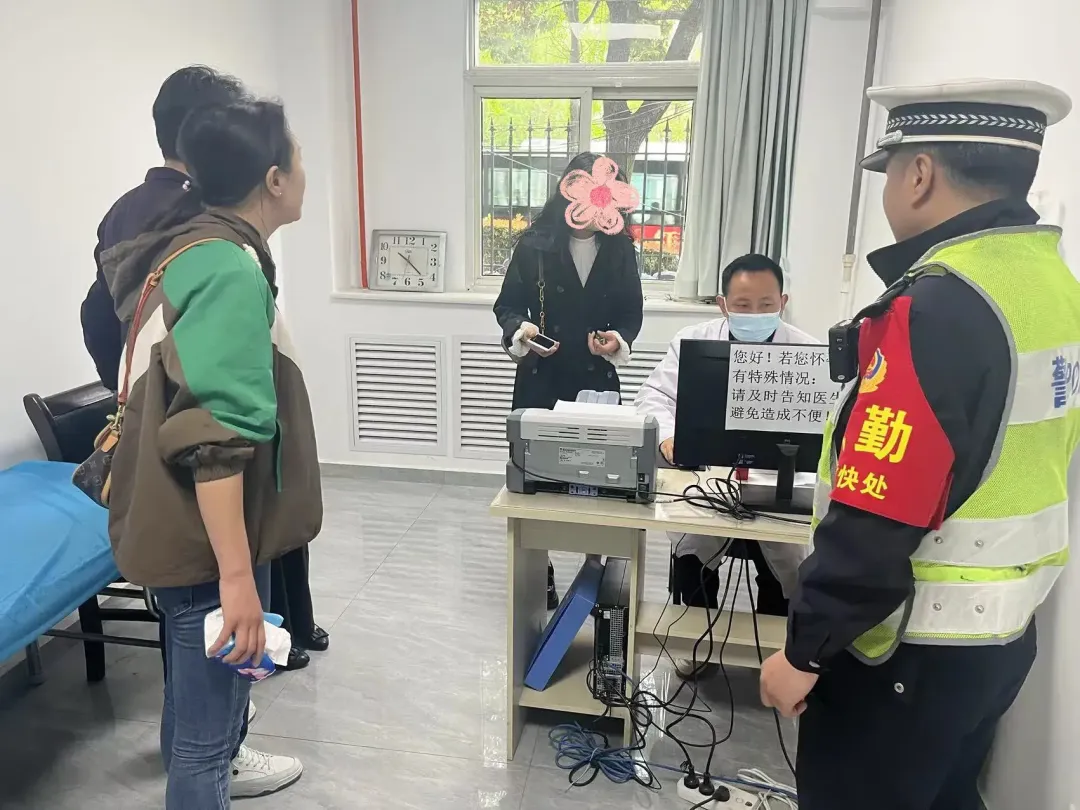 斷指群眾求助，漢中高速交警緊急護送就醫(yī)