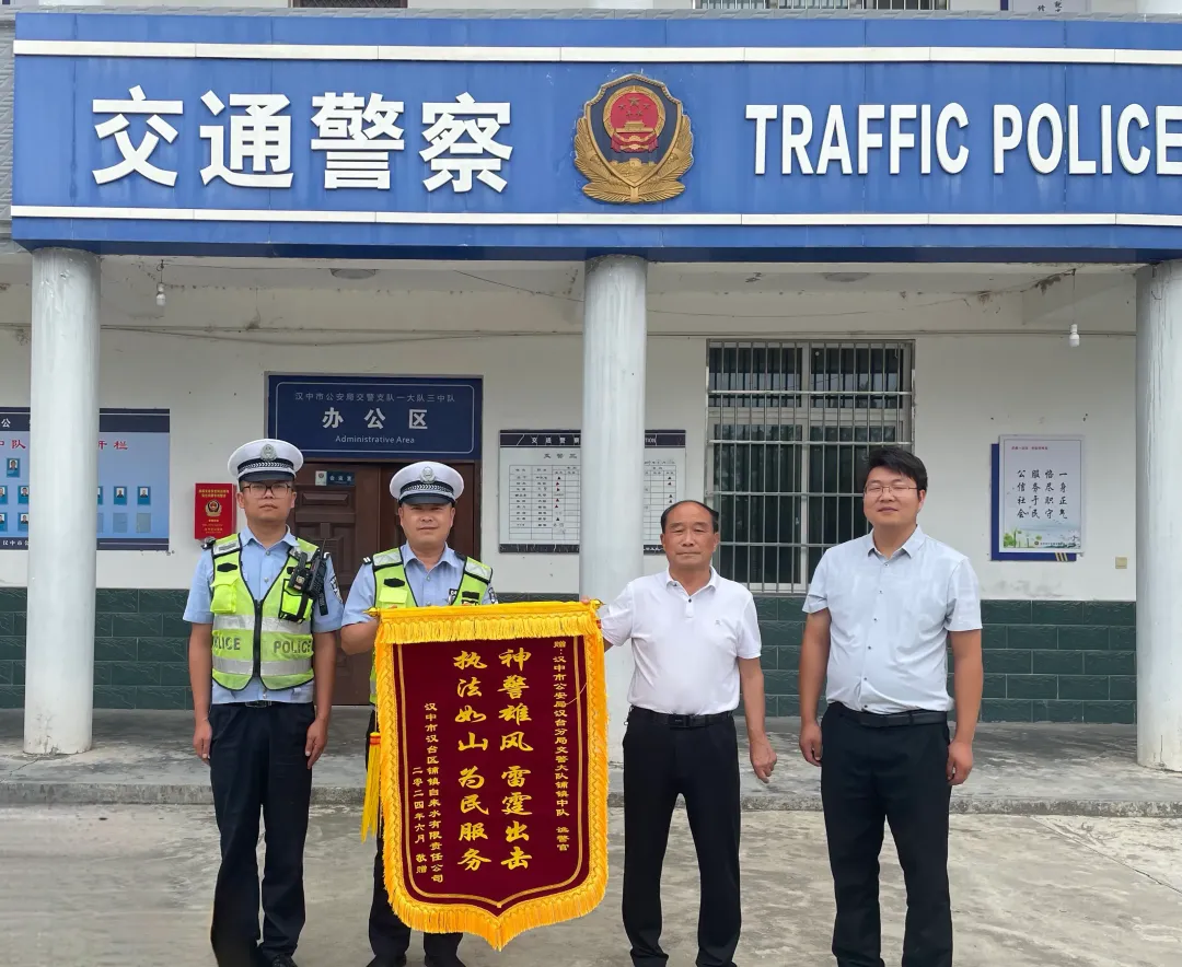 漢中一車主將消防栓撞壞后逃逸，五小時(shí)左右被鎖定！