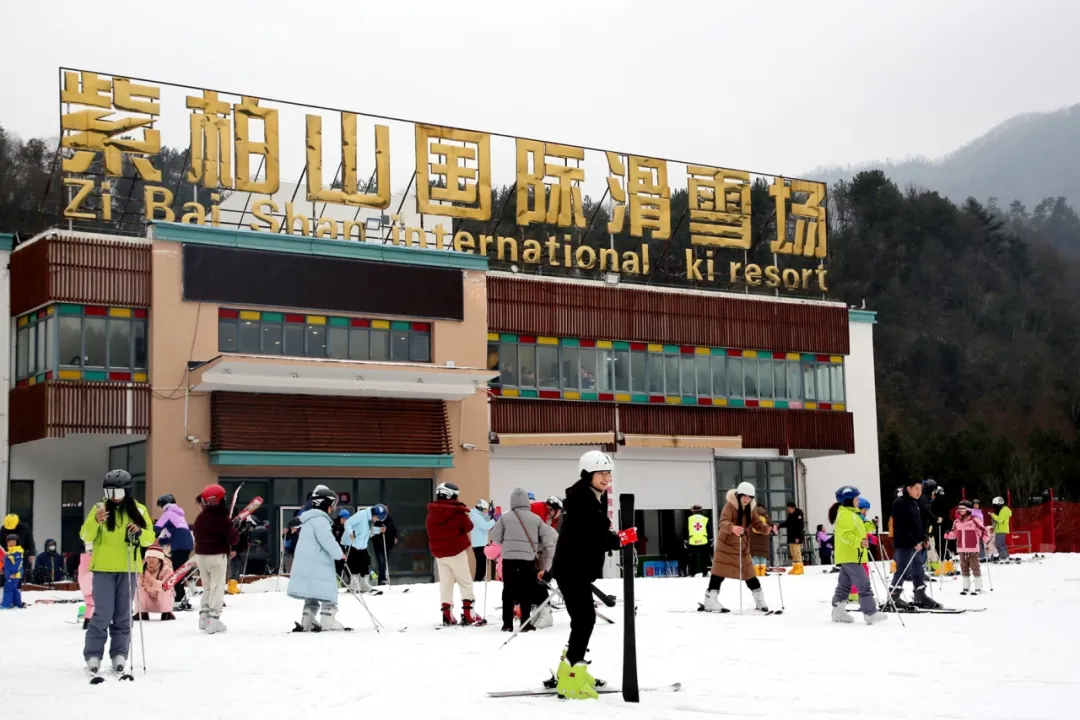 滑雪、戲雪、賞民俗！留壩景區(qū)“上才藝”