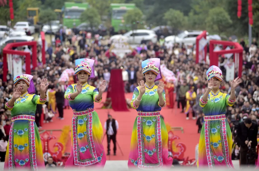 寧強(qiáng)“情定羌州·緣來(lái)是你”大型羌族集體婚禮浪漫開啟