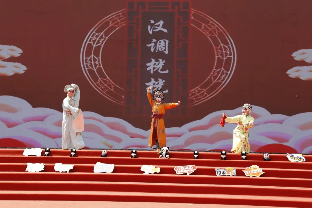 漢中熱面皮邂逅天水麻辣燙，熱辣又滾燙！